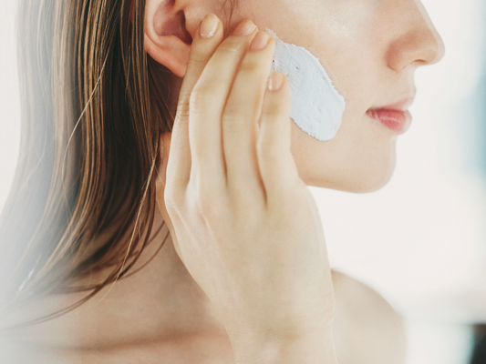 1年で最も肌が荒れるシーズン【3月のスキンケア 】