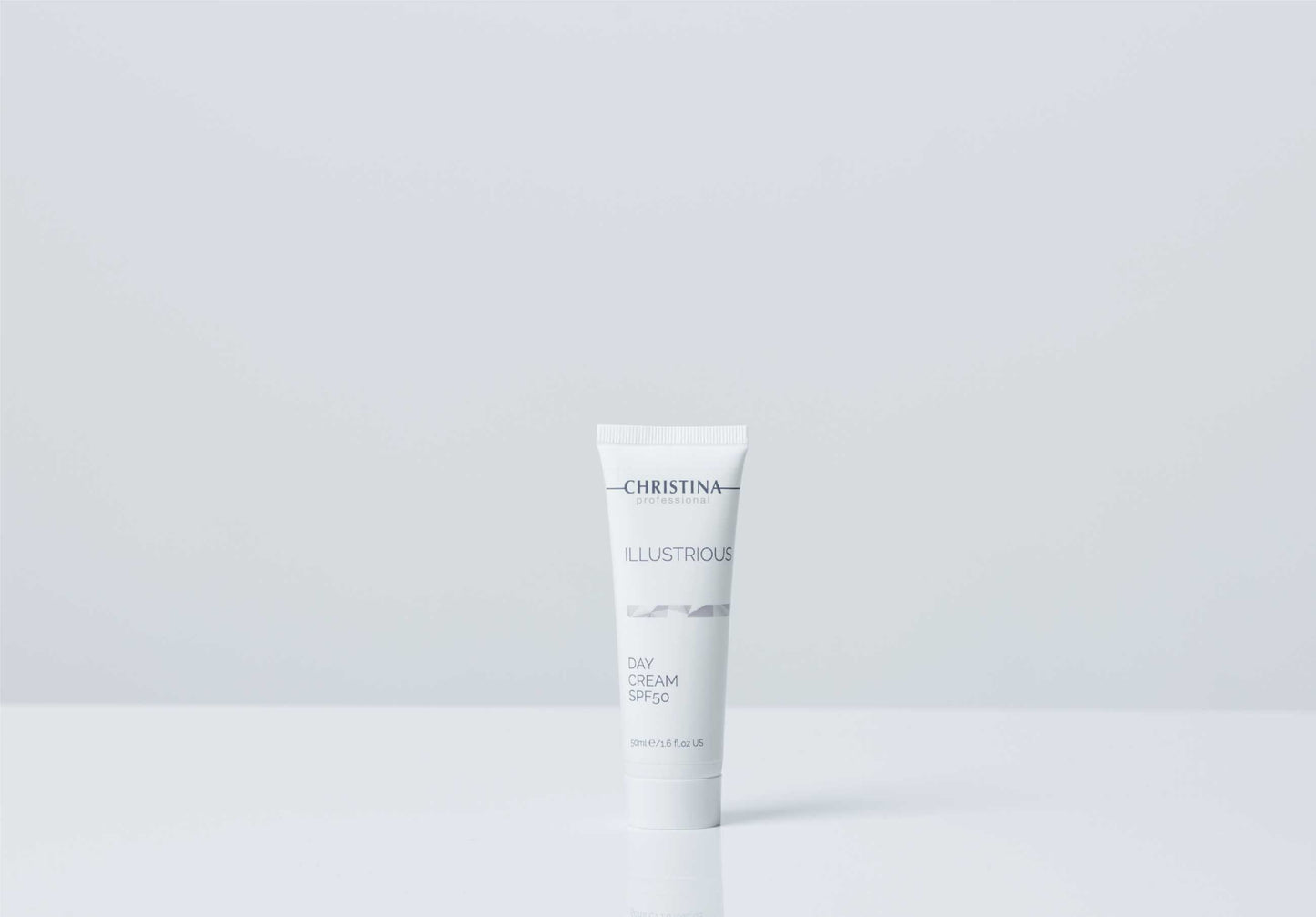 ILLUSTRIOUS デイアイクリーム SPF15